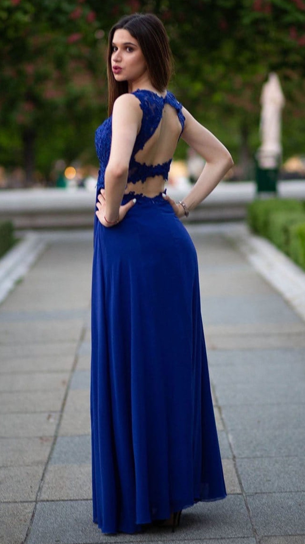 8757 VESTIDO LARGO DE GASA CON ABERTURA EN LA PIERNA Y ESCOTE EN V. consultar disponibilidad y fecha entrega.