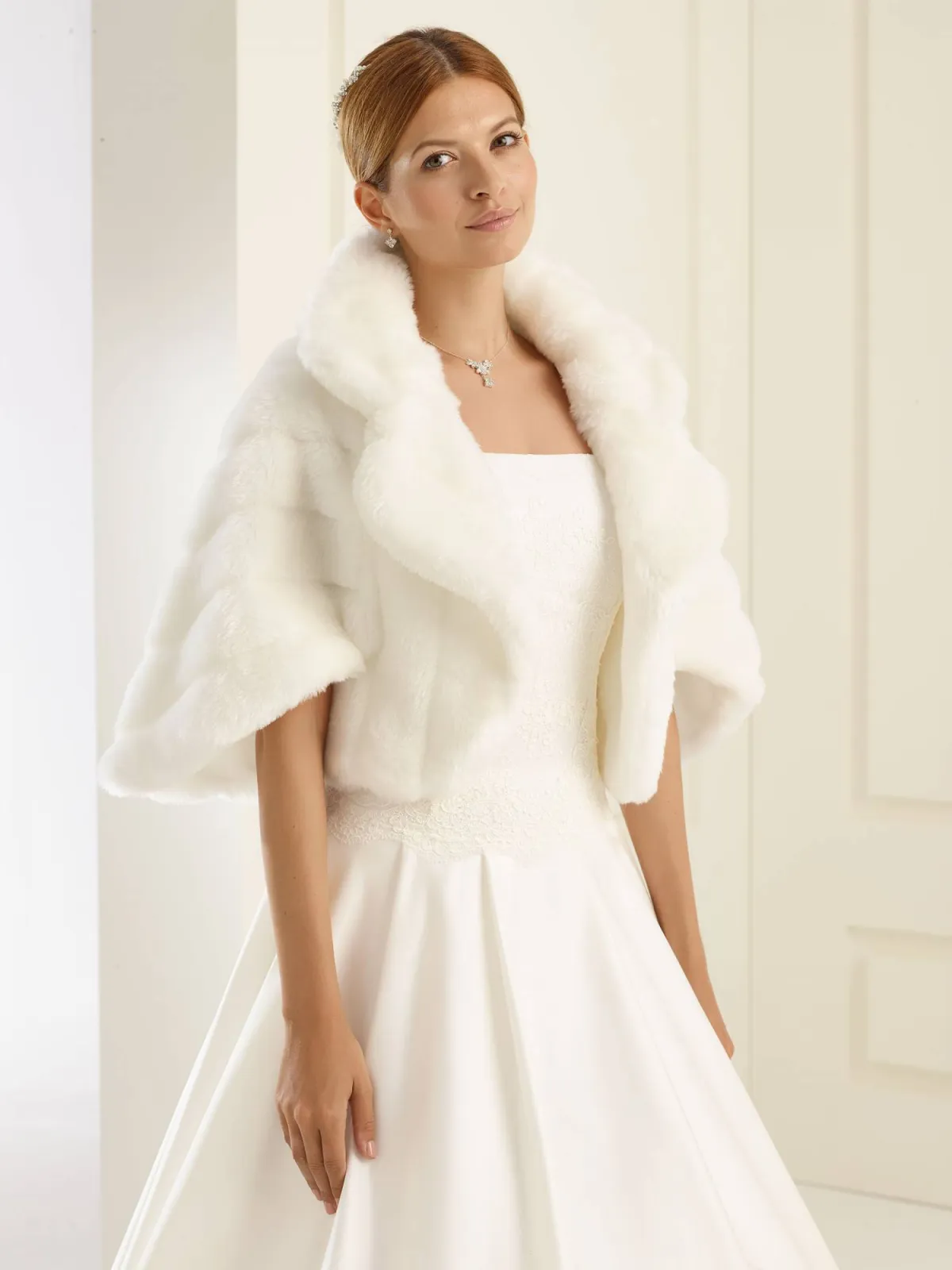 Boleros de novia Bianco Eventos E3AComplementos vestidos de novia piel sintetica