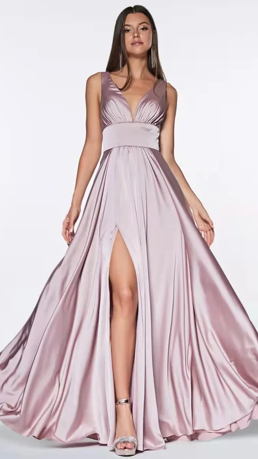 LY01 VESTILINO Vestido en satén con amplia falda con apertura, espalda escotada. El vestido mas juvenil y bonito para cualquier evento. Los plazos de entrega de los vestidos de fiesta en stock es de 15 días.Consulte entrega express